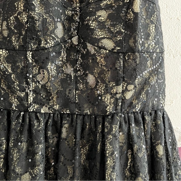FULLY Lined Black Lace Grad/Prom/Cocktail Dress With Gold Underlay Size Small - Picture 3 of 7